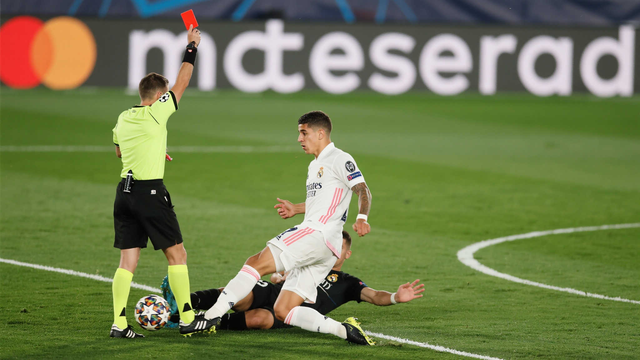 专家解析:皇马后卫阿森西奥染红判罚毫无争议 专家解析:皇马后卫阿森西奥染红判罚毫无争议